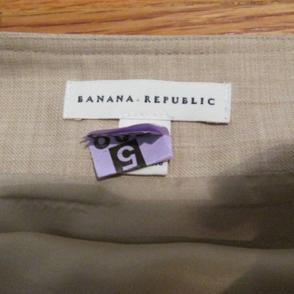 Wool/Silk Blend Mini Skirt, Size 6 - Picture 4 of 6